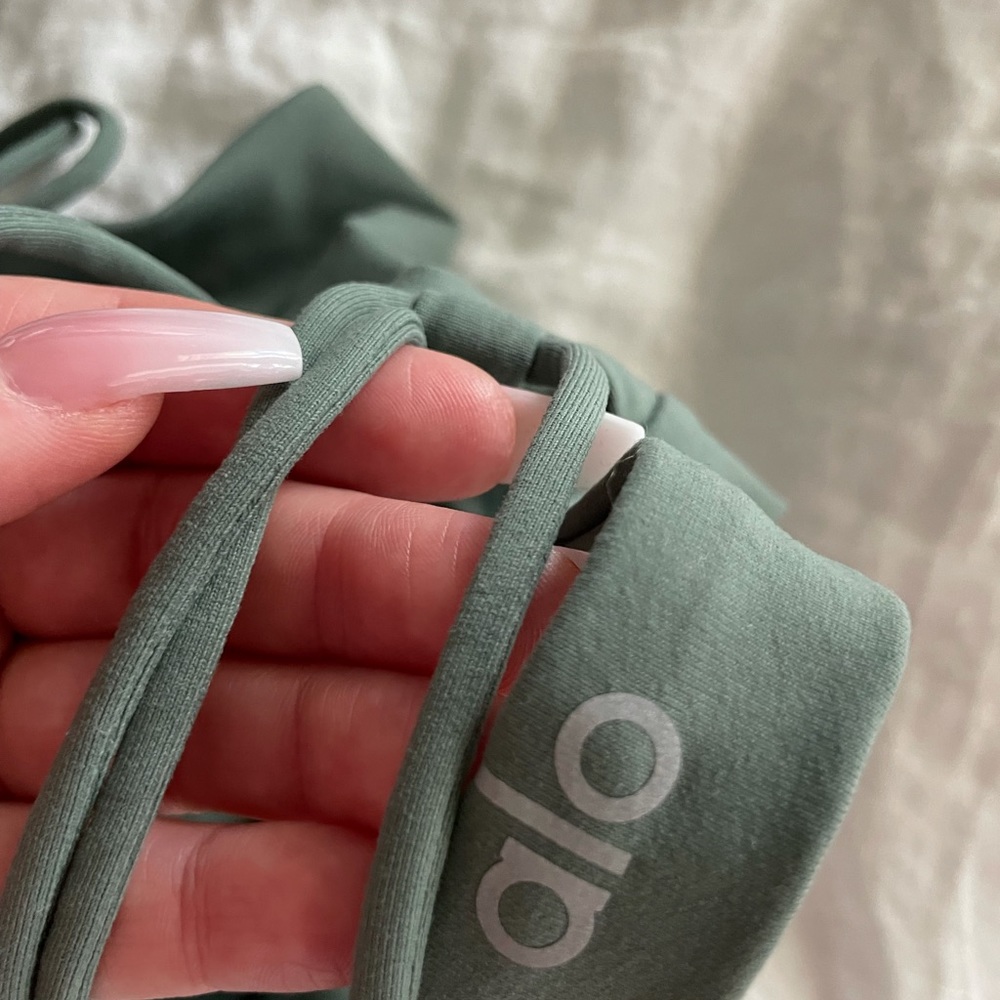 Alo yoga cinched back Tank. Green sage color